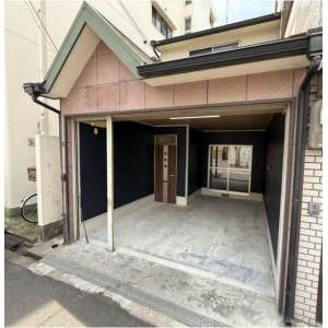 成育ガレージハウス